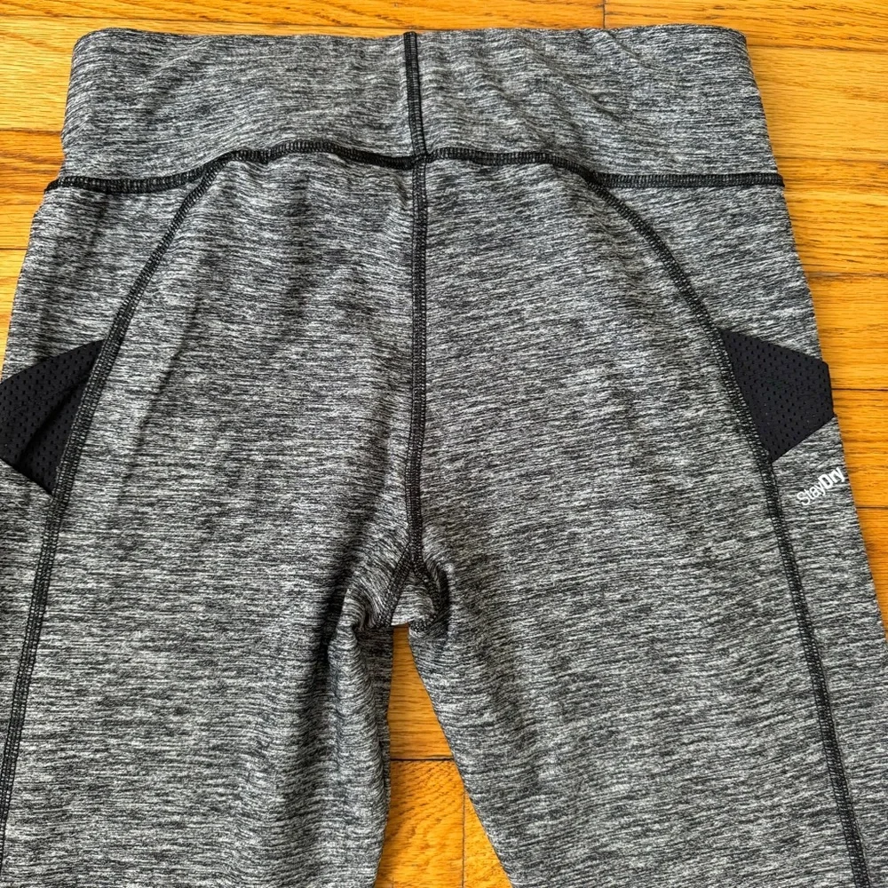 Jockey Women's Leggings with Side Pockets and Stay‎ Dry Technology